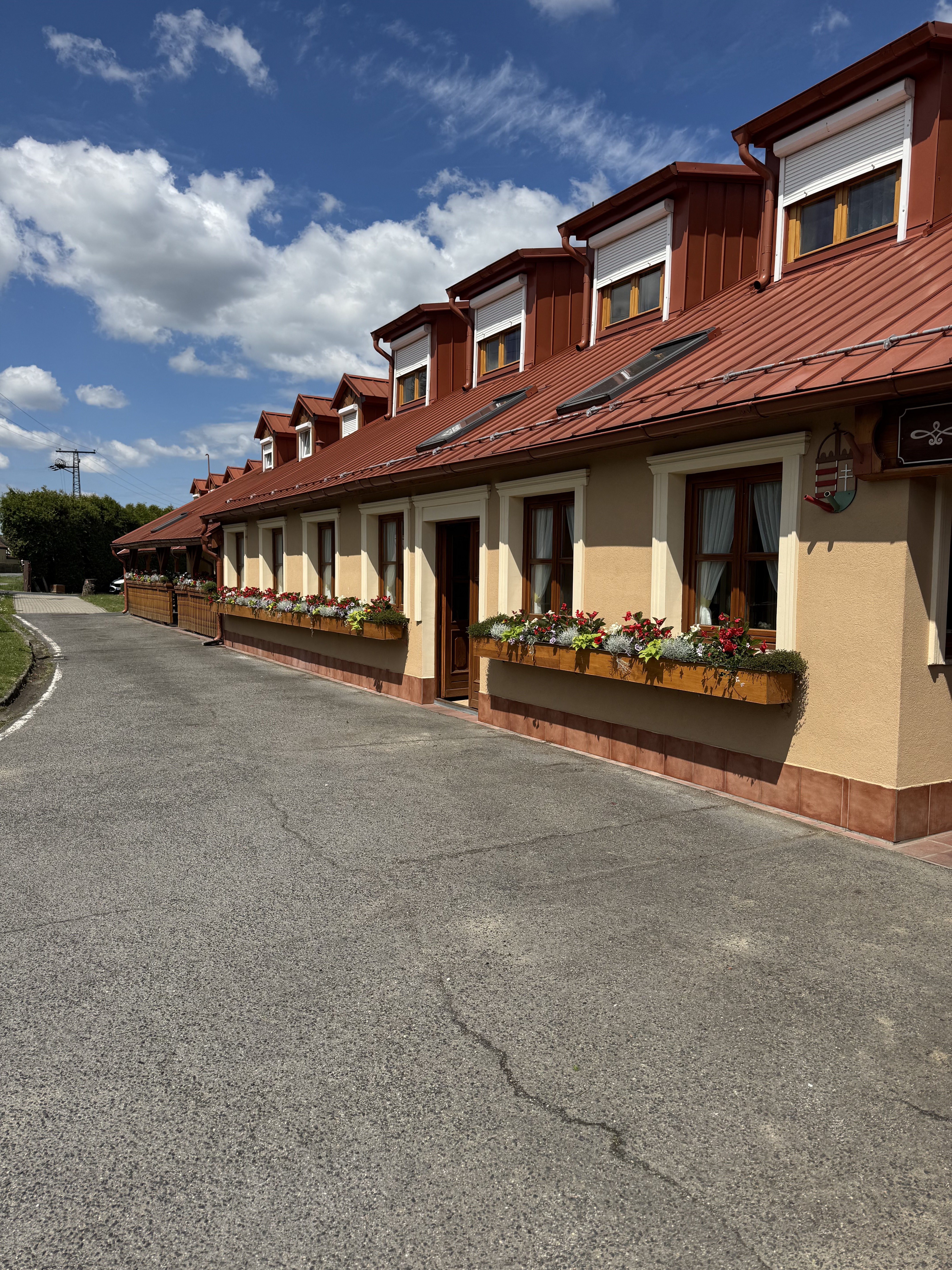 Alvég Caffé LuBen — külső homlokzat